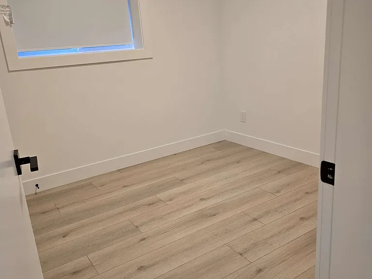 15571 Victoria Ave — Photo 17