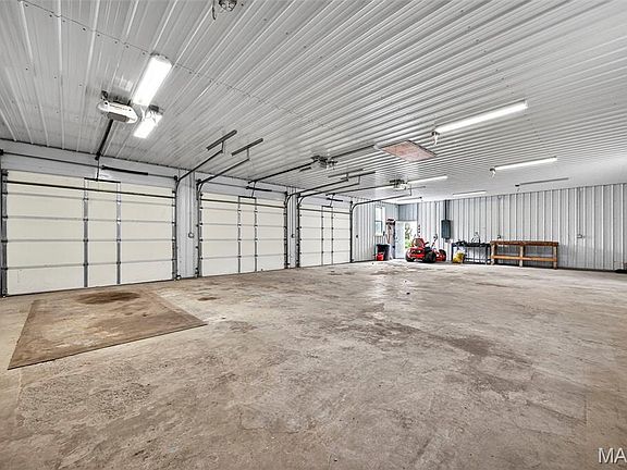 4th image of 290 Chapman Farm Rd
