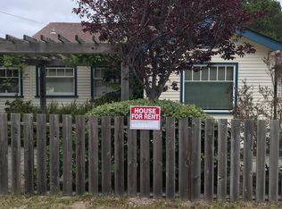 714 19th St, Pacific Grove, CA 93950