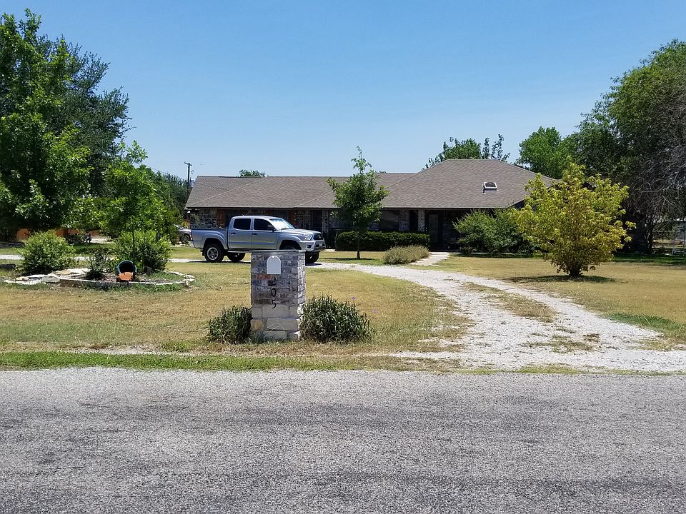 1st image of 205 Willow Crest Dr