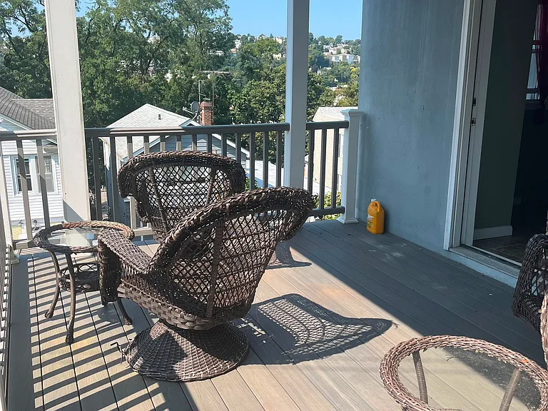 39 Manning Ave #2 — Photo 10
