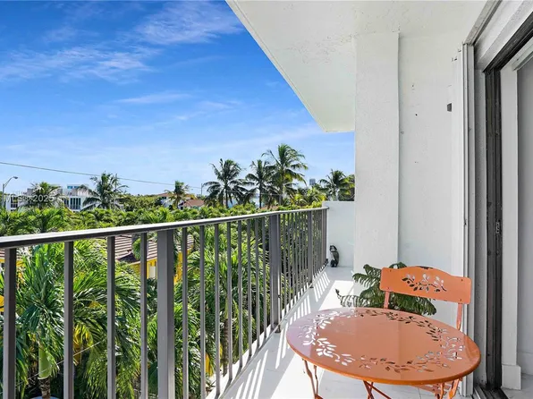 8255 Abbott Ave APT 403, Miami Beach, FL 33141
