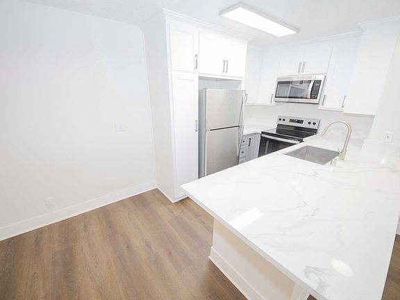 4th image of 418 Pier Ave #207