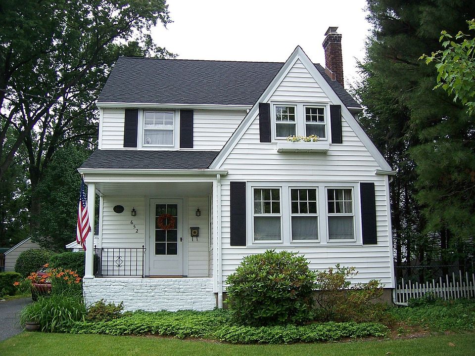 Beautifully Updated 1925 Colonial