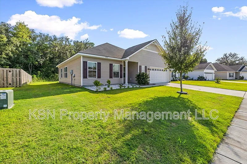 3 bed, 2.0 bath, 1332 sqft, $1,800 — Photo 2