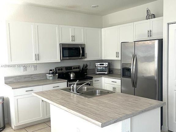 4th image of 560 NE 206th Ln
