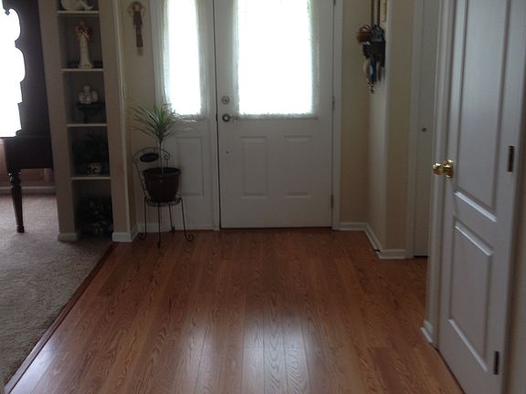 2nd image of 925 Eagle Brook Dr
