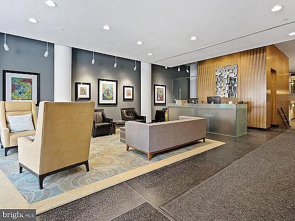 lobby - view 2