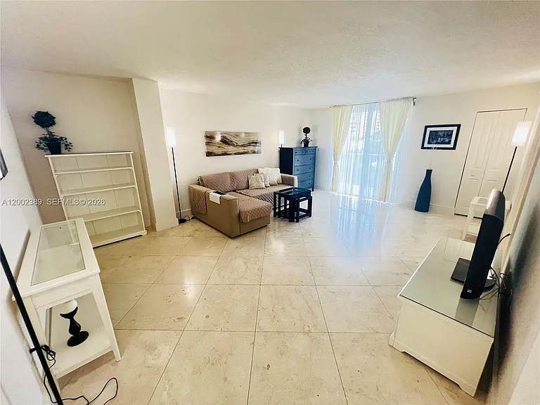 1750 James Ave #5D — Photo 8