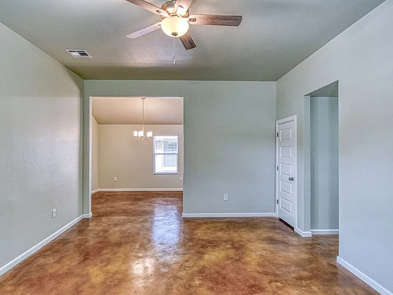 2713 Clifton Ter — Photo 8