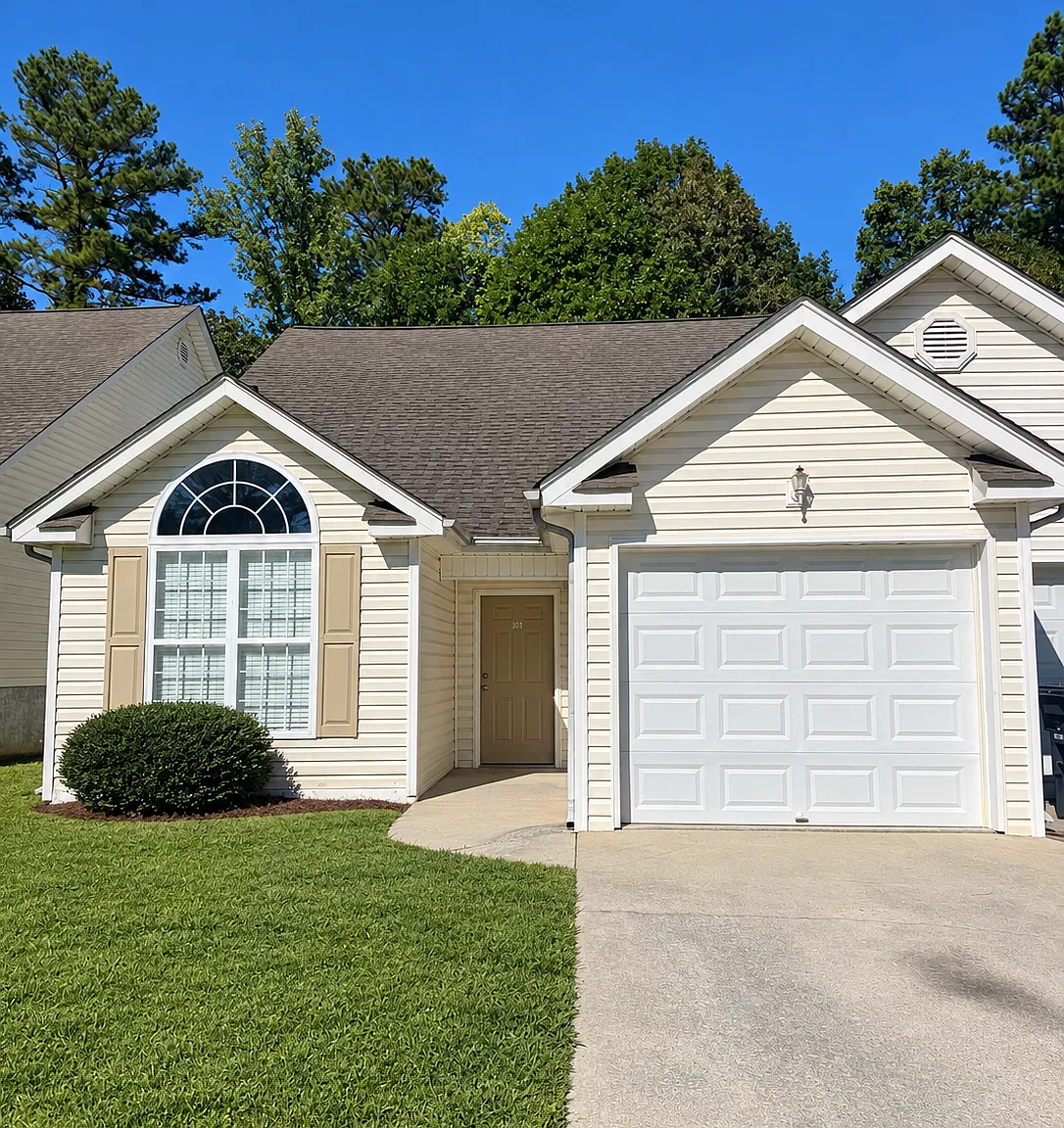 2 bed, $1,300 — Photo 1