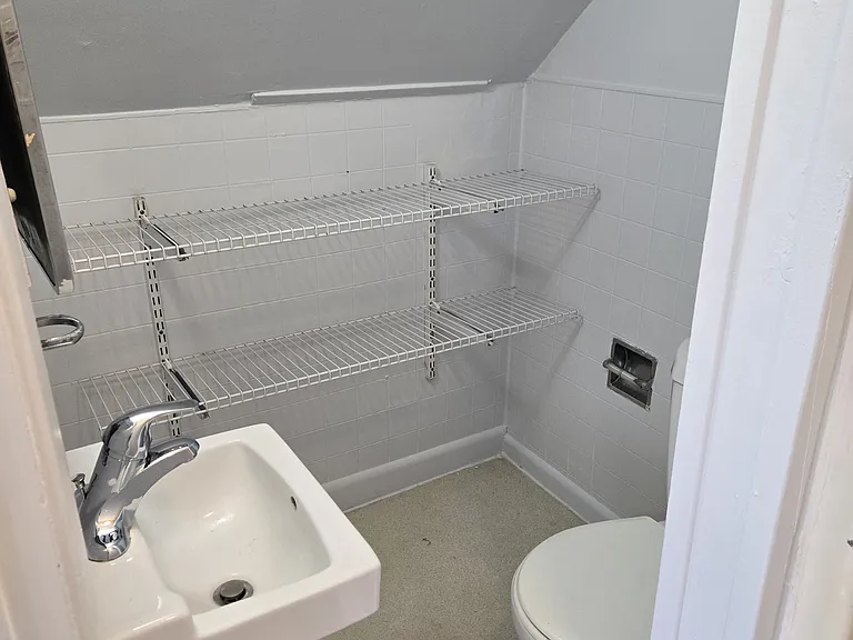 252 Woodford St #6 — Photo 3