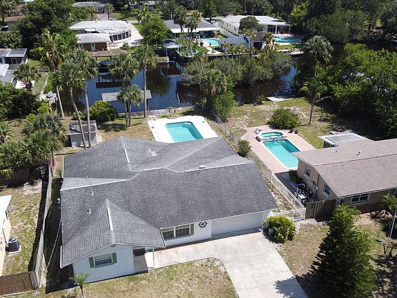 4th image of 334 Warwick Ave
