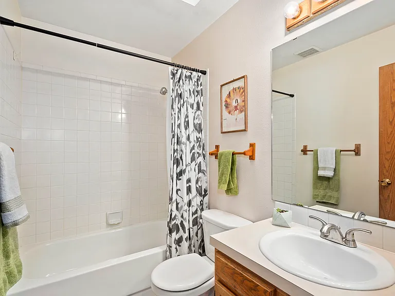 1702 Dora St — Photo 33