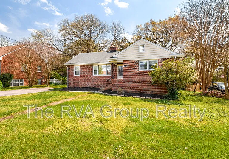 2201 Lydell Dr — Photo 3