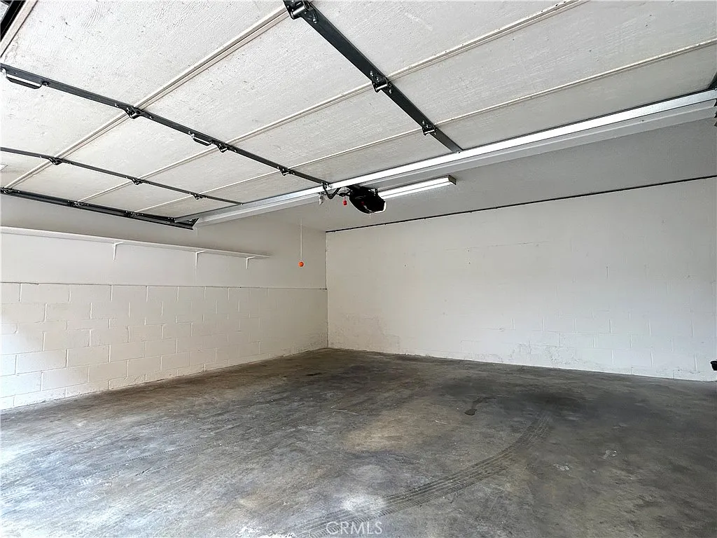 3 bed, 1200 sqft, $3,100 — Photo 3