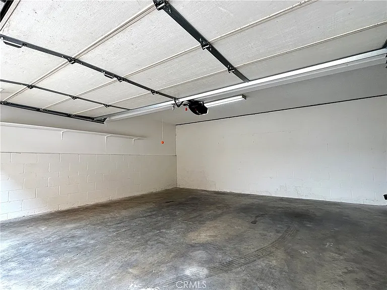 1039 Mount Olive Dr — Photo 3
