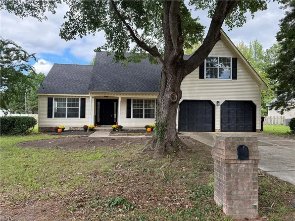 704 Woodcott Dr, Chesapeake, VA 23322