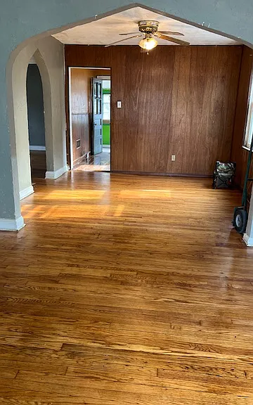 1214 Grant Dr — Photo 2