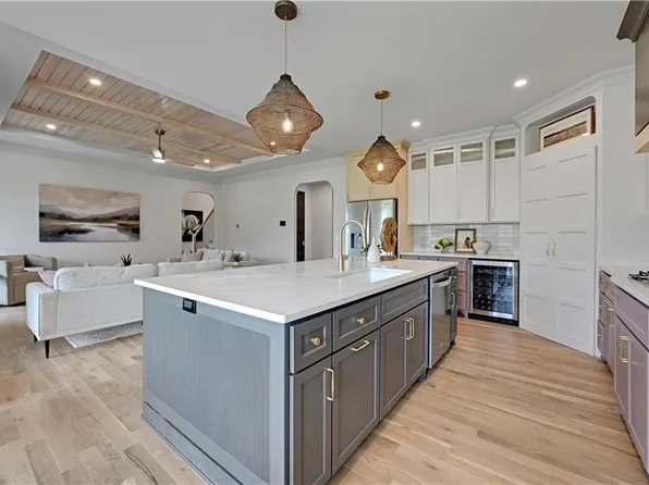 12818 W 172nd Ter, Overland Park, KS 66221