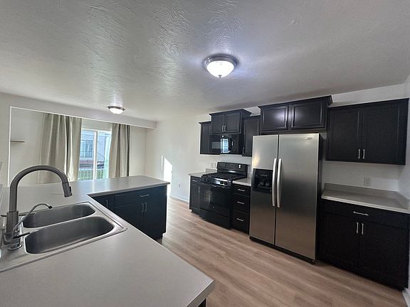 5th image of 577 S Gooseneck Way