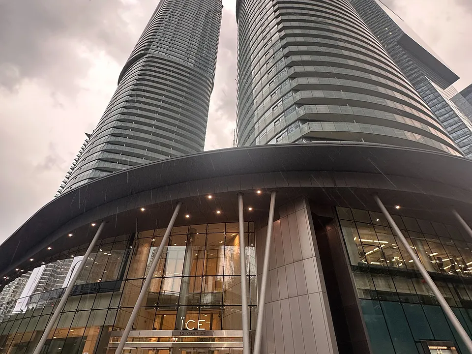 14 York St #2810