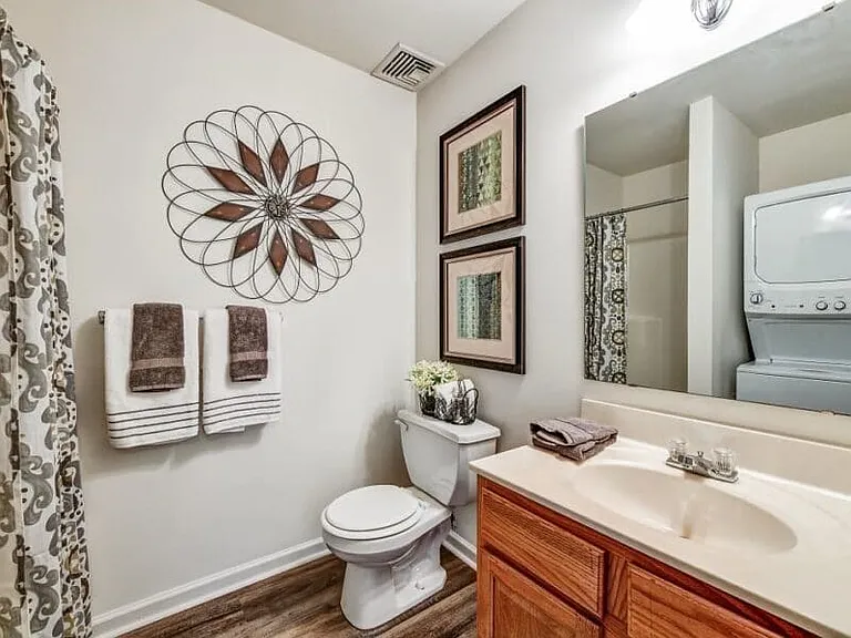 Mill Creek Manor — Photo 8