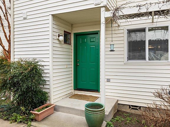 5th image of 483 Tulipan Way