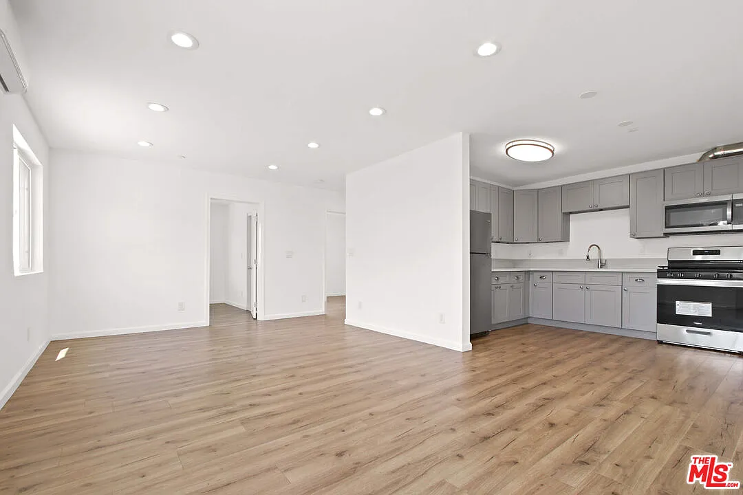 5 bed, 3.0 bath, 1588 sqft, $4,595 — Photo 2