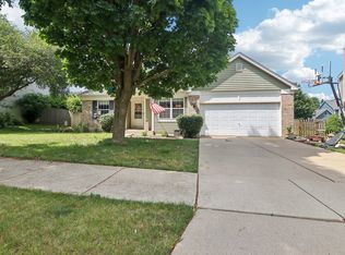 84 Arbor Ave, Sugar Grove, IL 60554