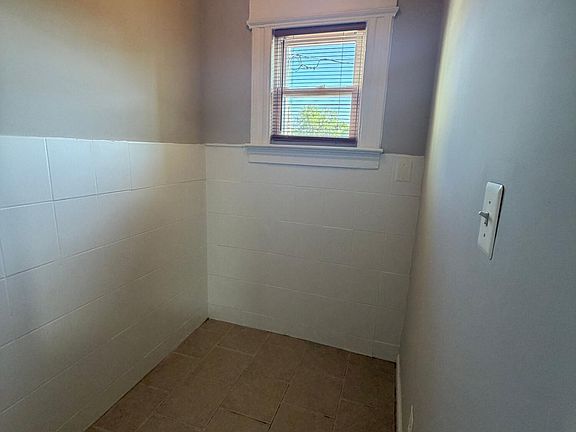 3rd image of 76 Halstead St Floor 2