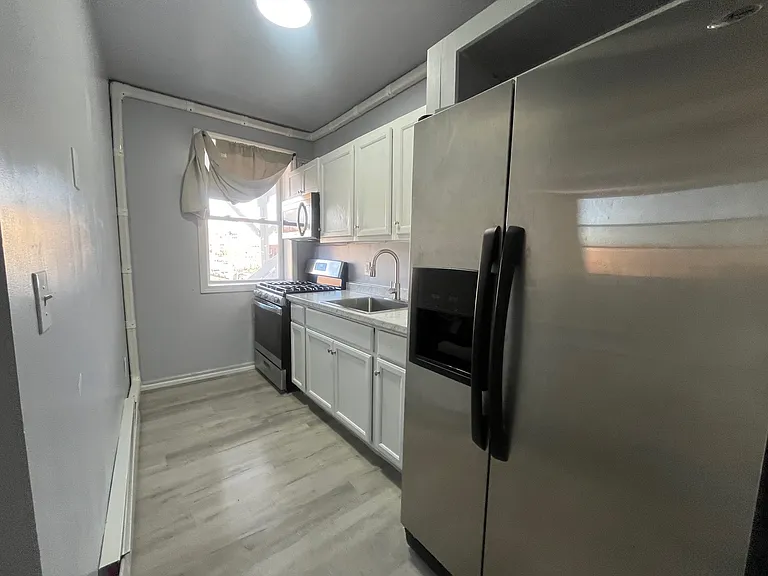 199 E Main St #4 — Photo 3