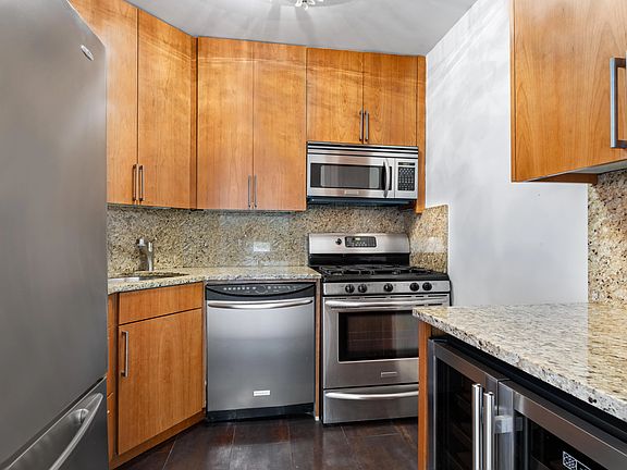 5th image of 311 E 38th St APT 10E