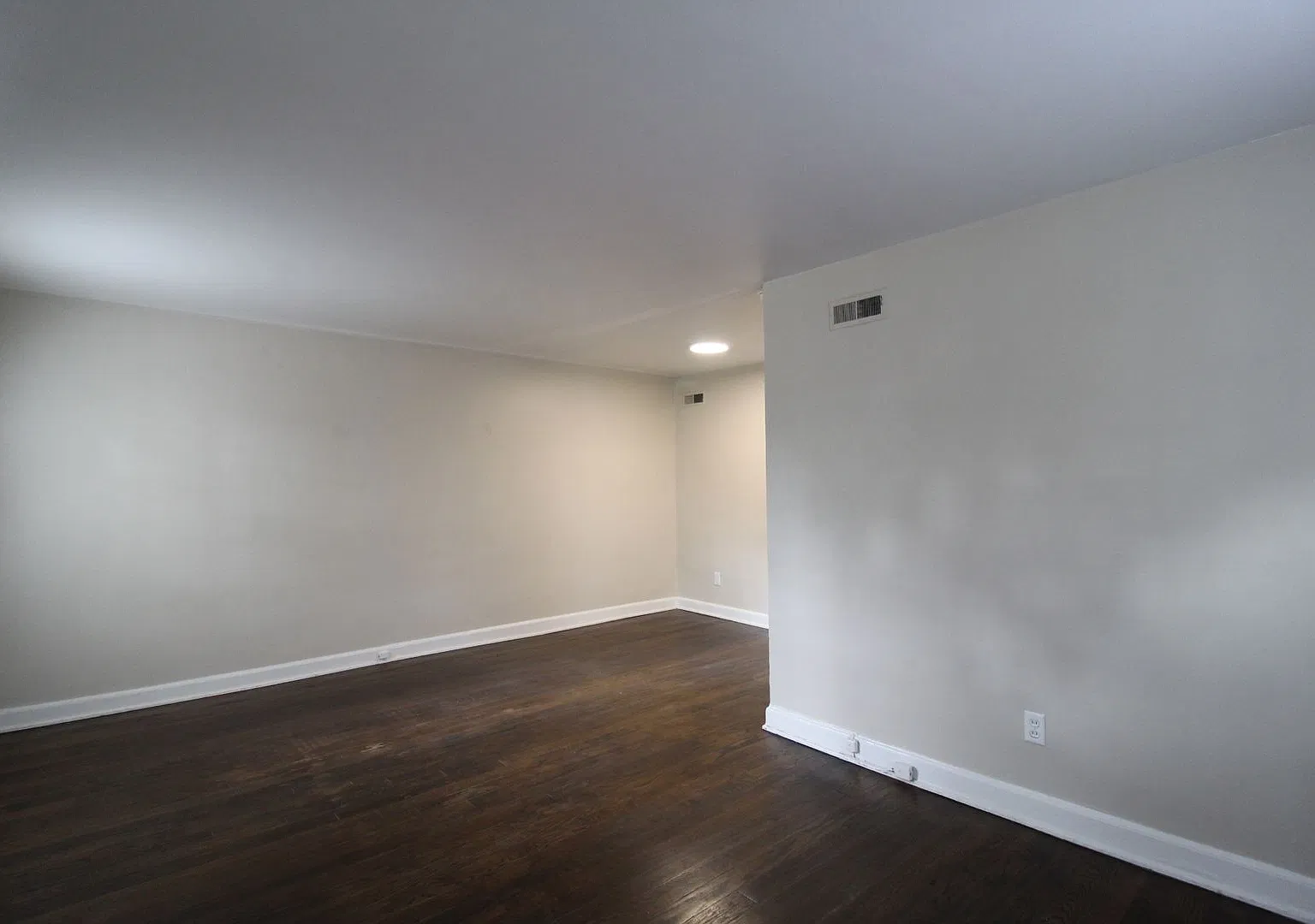 One Bedroom Duplex in North Kansas City — Photo 2