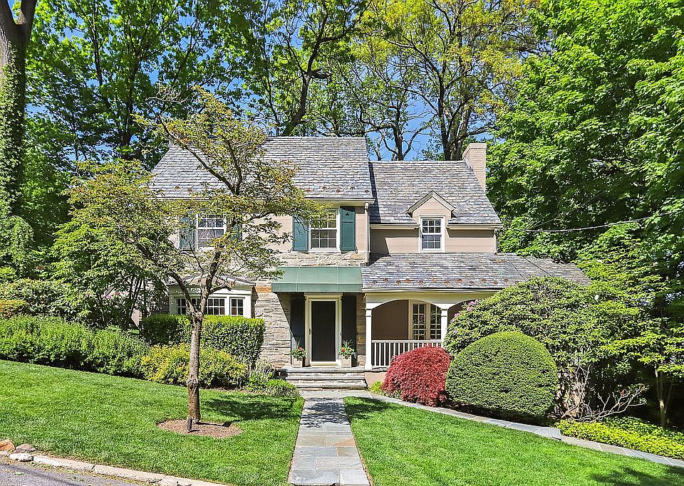 1st image of 21 Crestwood Dr