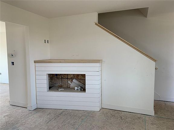 2nd image of 703 Sunset Dr SE