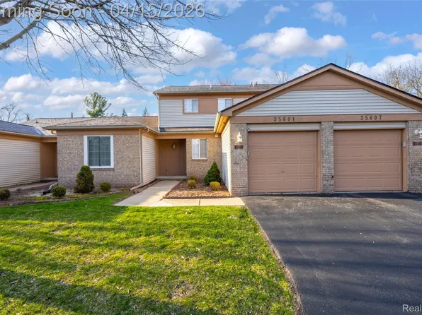 35601 Pheasant Ln, Westland, MI 48185