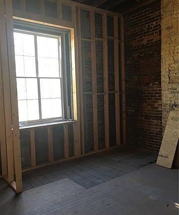 3rd image of 29 W Tabb St