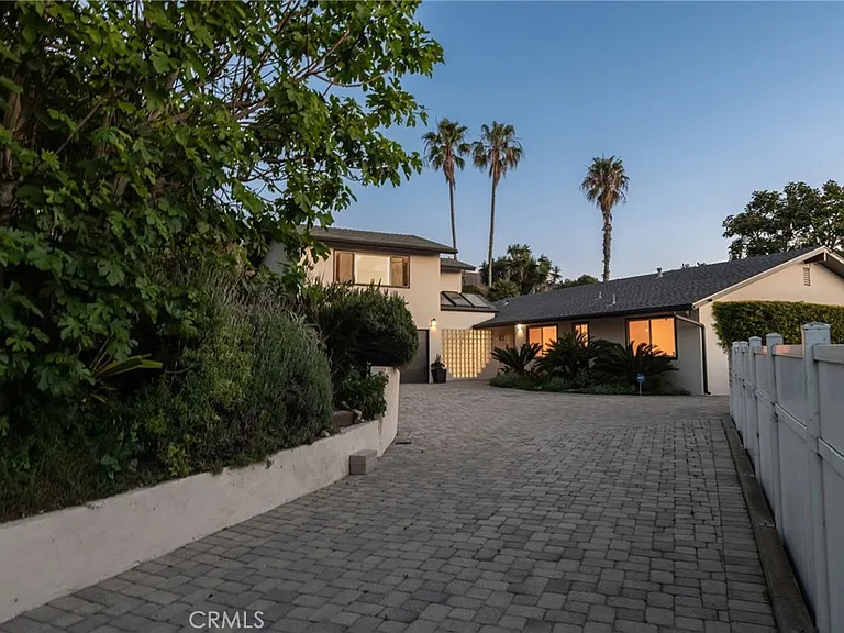 28068 Santona Dr — Photo 8