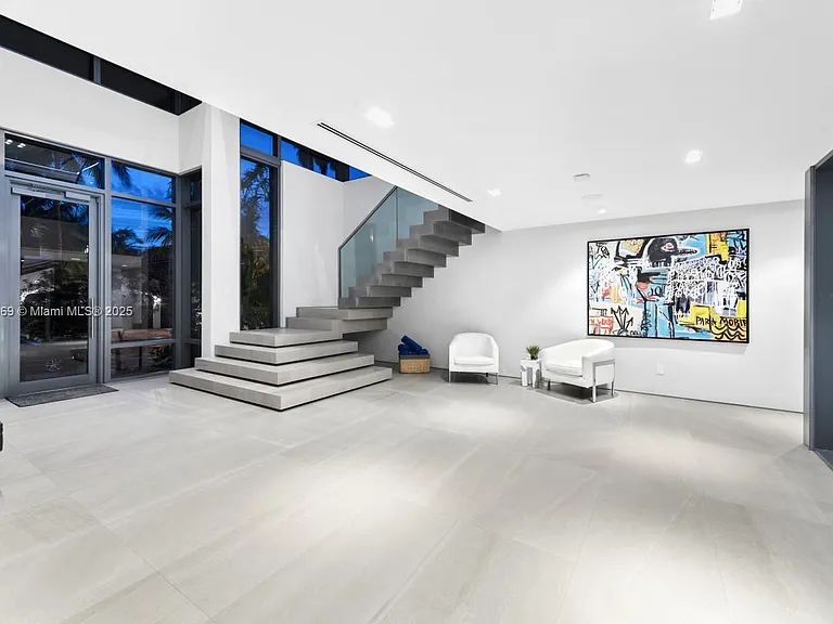 440 Mola Ave — Photo 18