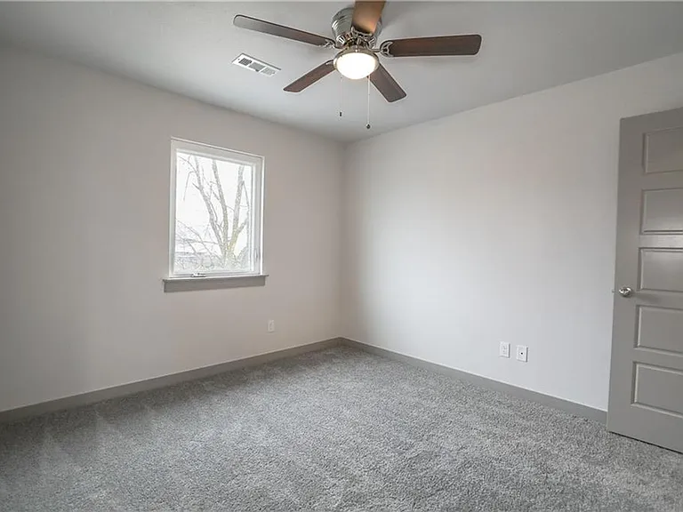 3428 Vel Mews — Photo 21