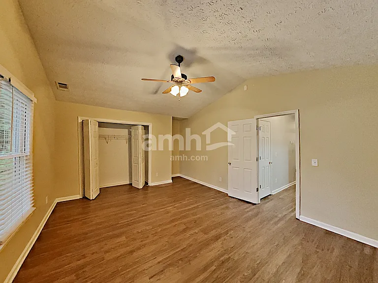 375 Saybrooke Xing — Photo 16