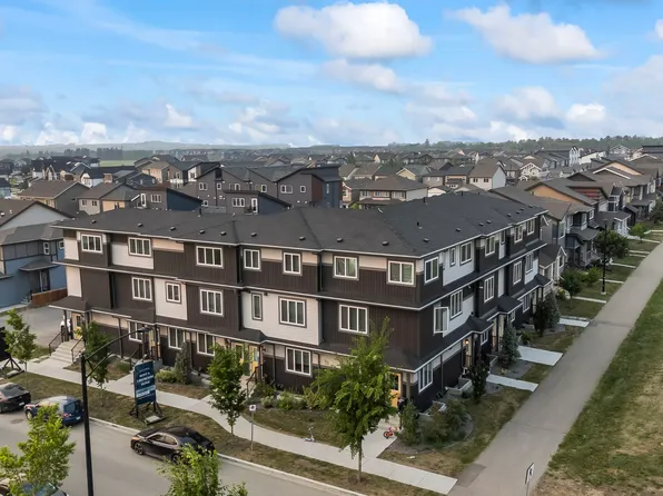 1025 Paisley Dr SW #8, Edmonton, AB T6W 4Y6