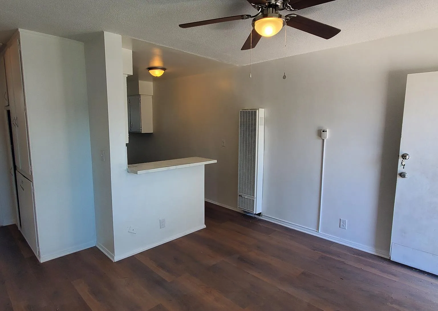 2 bed, 650 sqft, $2,200 — Photo 3