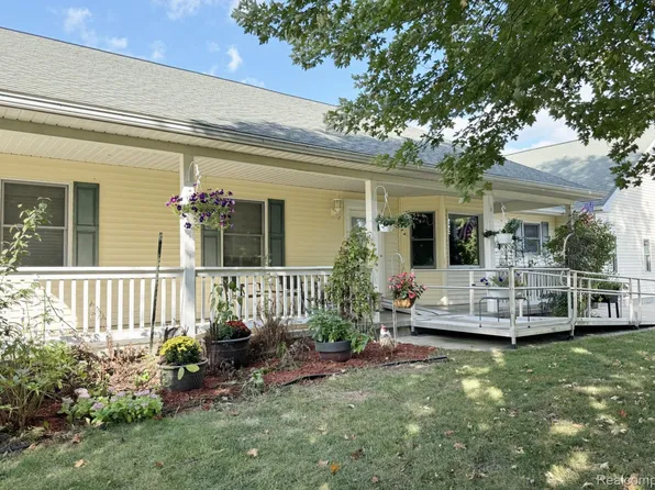 6409 Robb Rd, Fowlerville, MI 48836