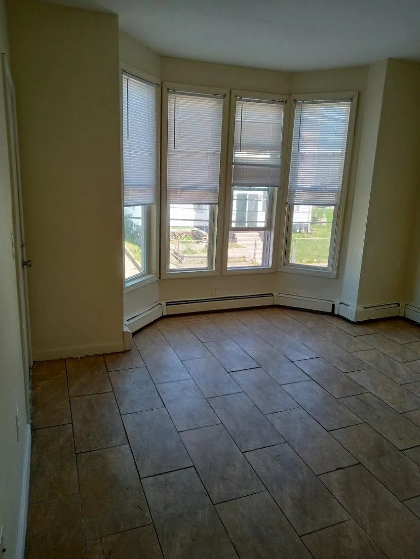 6 Bloomingdale Ave — Photo 1
