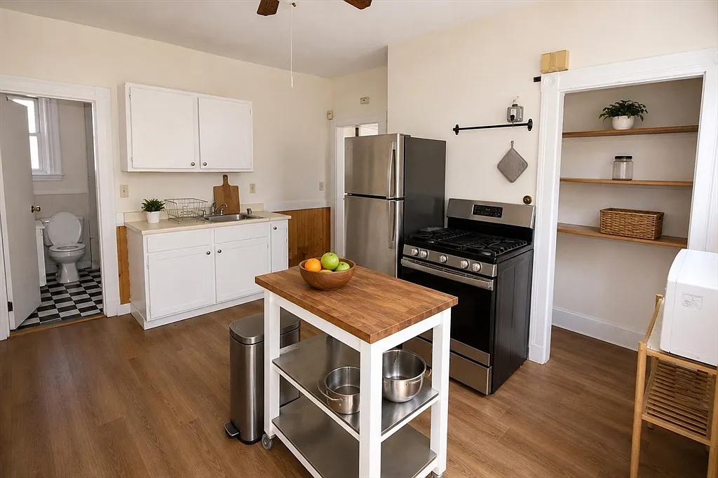 2 bed, 1.0 bath, 850 sqft, $2,750 — Photo 3