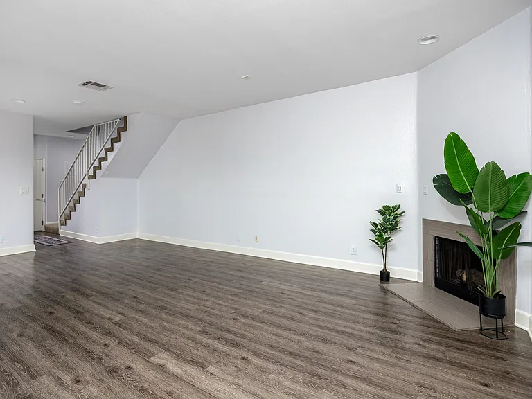 Wilcox Townhomes — Photo 16