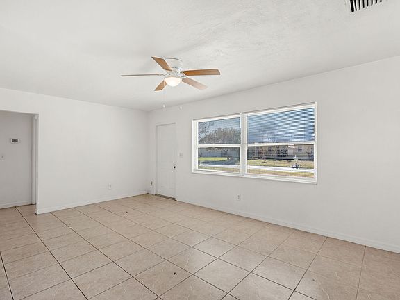 5th image of 480 Falmouth Ave