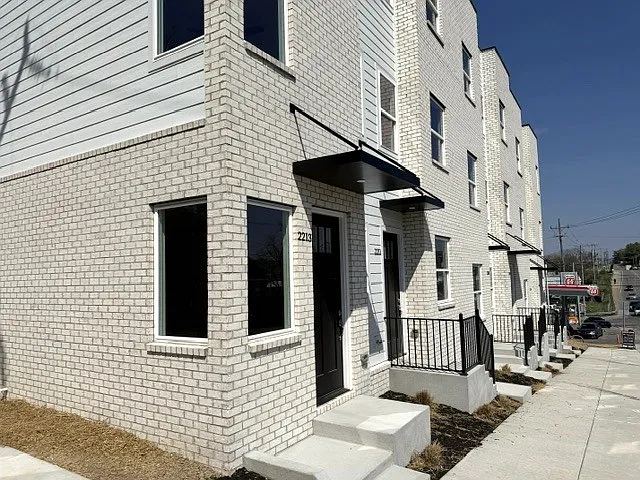 2203 Foster Ave #2205-2221 — Photo 18